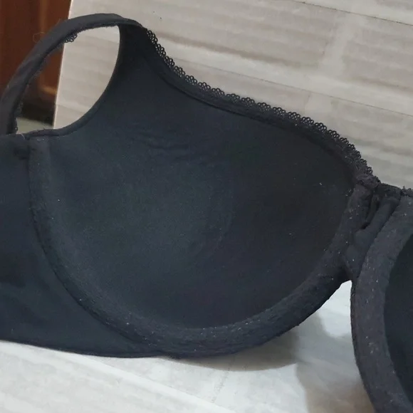 Victoria's Secret Padded Black Lace Trim Bra Size 36C - Picture 8 of 9